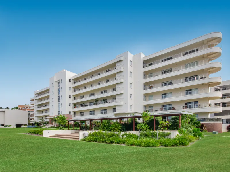 FULTON GARDENS - LUXURY APARTMENT WITH VIEWS OF CASTLE HILL.