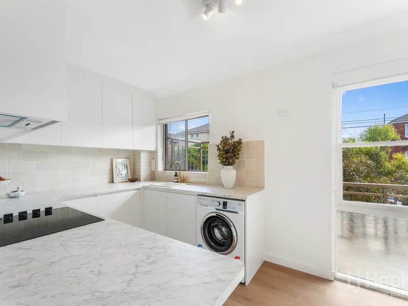 Beautifully renovated 2 bed 1 bath apartment