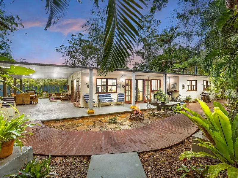Enchanting, Tropical Hideaway on 3456m2 with Space for Sheds & Granny Flat.