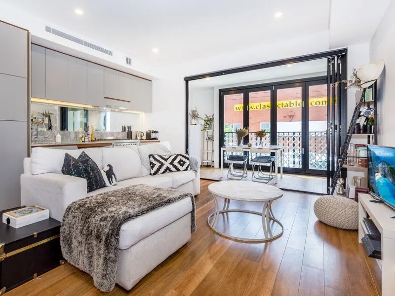 Ultra-modern one bedroom apartment with winter garden