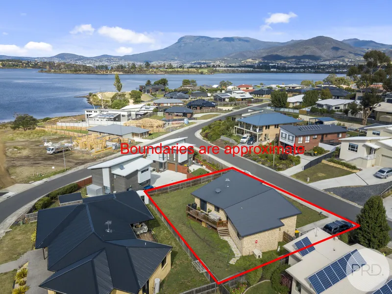 Contemporary Low Maintenance Living!