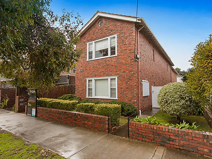 CHARMING GROUND FLOOR ART DECO APARTMENT IN BEAUTIFUL GARDEN SETTING