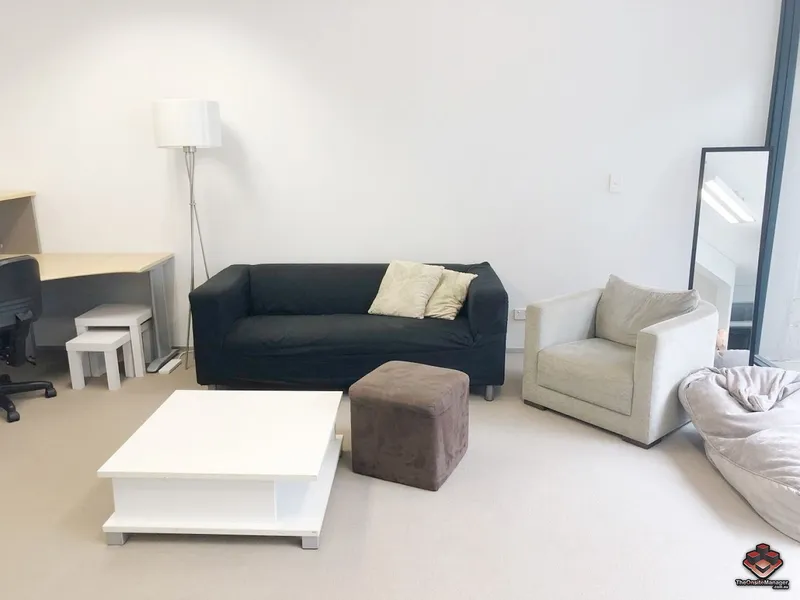 FURNISHED 2 BEDS SPACIOUS APARTMENT