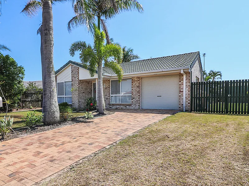 NEAT & TIDY HOME - POOL - SOLAR PANELS