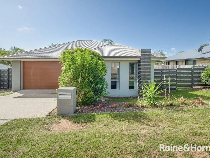 LOWSET FULLY AIR CONDITIONED LOW SET HOME IN RIVERSTONE RISE!
