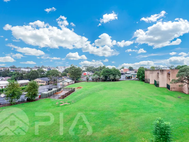 One Bedroom Apartment  conveniently positioned in the heart of Baulkham Hills