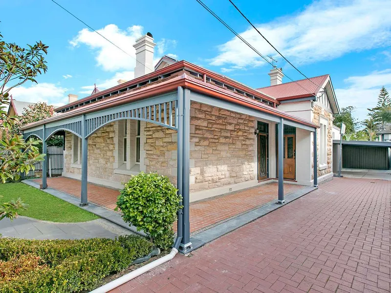 5 Bedroom family home – Brighton High School Zone – Walking distance to beach