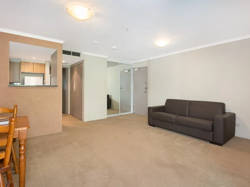 IMMACULATE STUDIO APARTMENT LOCATED IN THE HEART OF NORTH SYDNEY