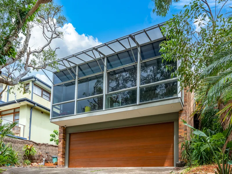 1970's Architectural Treasure in Superb Lifestyle Spot