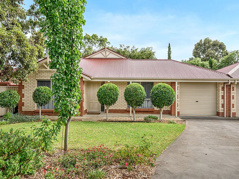 A warm & comforting family home amongst a beautiful setting..