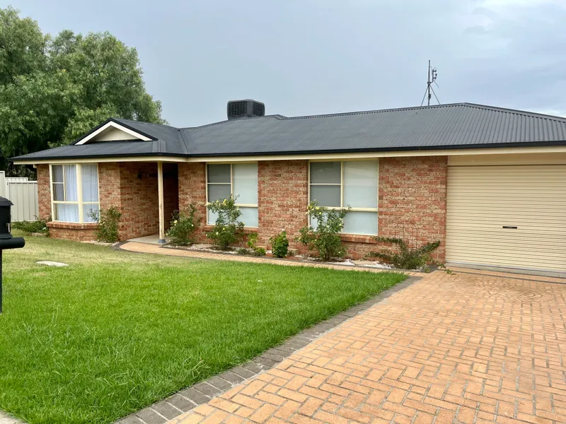 EAST TAMWORTH -Three Bedroom with New Paint! New Carpet!