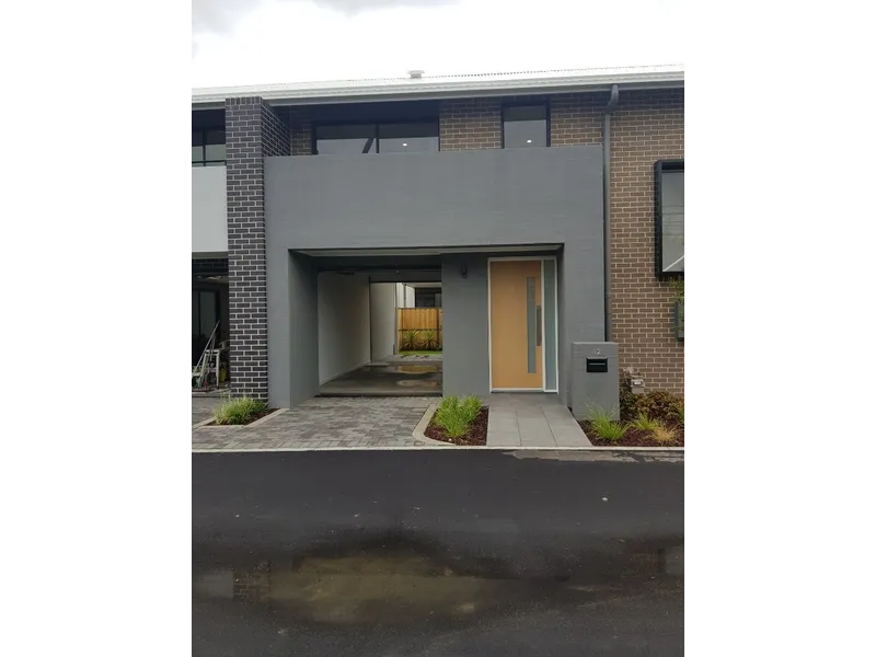 AMAZING 2BED ROOMS LUXURY TOWN HOUSE AVAILABLE IN FAIRWATER !!
