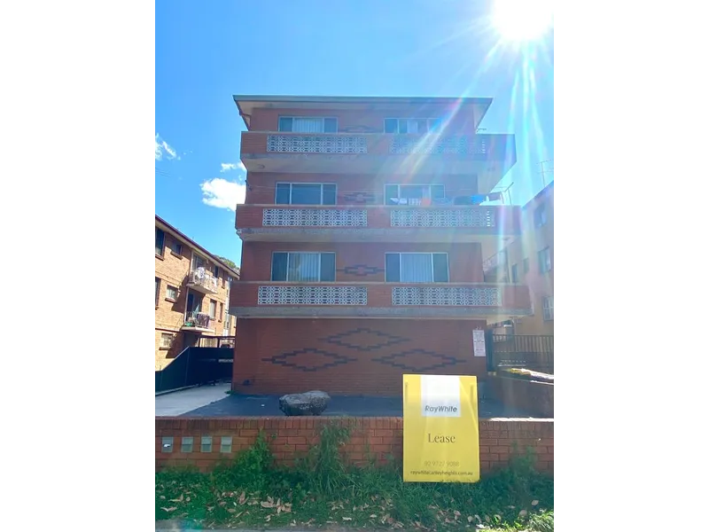 Well Maintained, Conveniently Located Unit