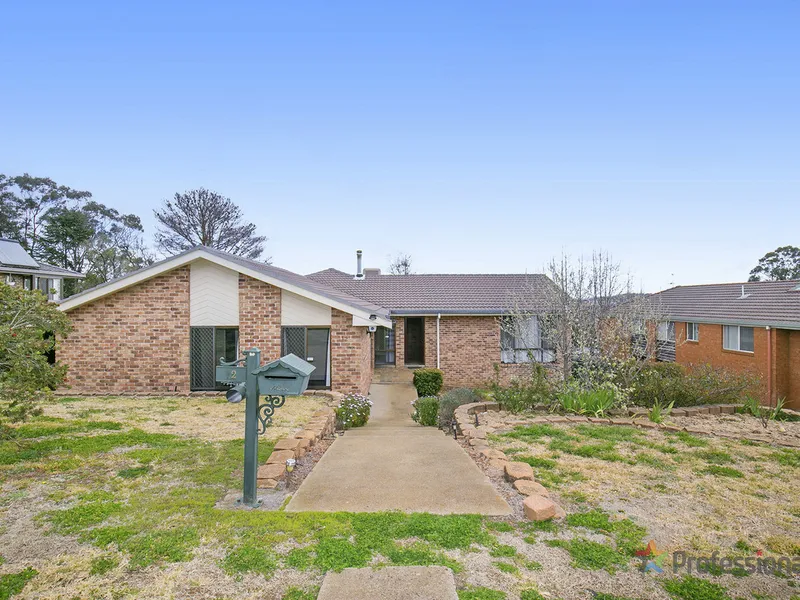 Large Family Home in an Elevated North Hill Location