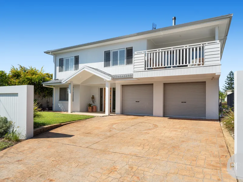 FULLY RENOVATED COASTAL HOME - 310M TO BIRUBI BEACH!