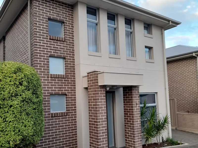 Low Maintenance Modern Townhouse