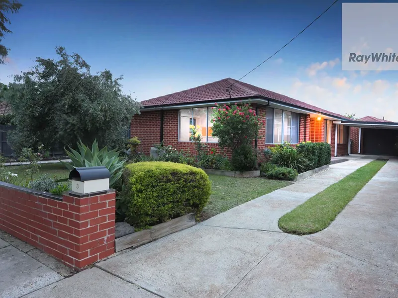 Updated home in a great court locale !