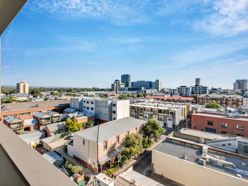 Unobstructed Far-Reaching Views over the City