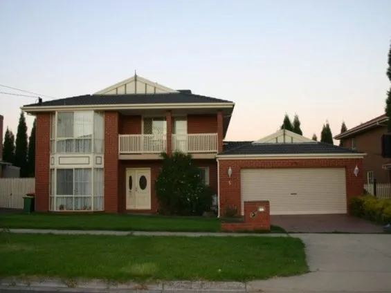 GLORIOUS MANSION - FIVE BEDROOMS + STUDY