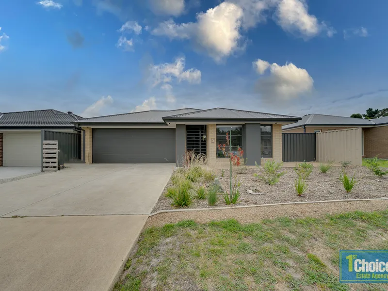 MOTIVATED SELLER! BRICK FAMILY HOME ONLY 5 YEARS YOUNG!