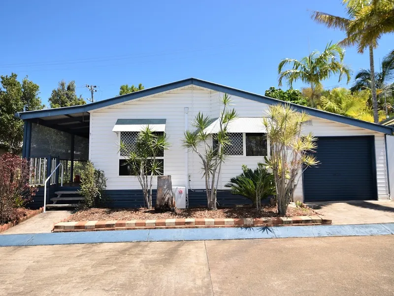 GORGEOUS 2 BEDROOM HOME WITH LOVELY BIG BACK YARD & HUGE VERANDAH AT BEAUTIFUL LITTLE MOUNTAIN, CALOUNDRA - 