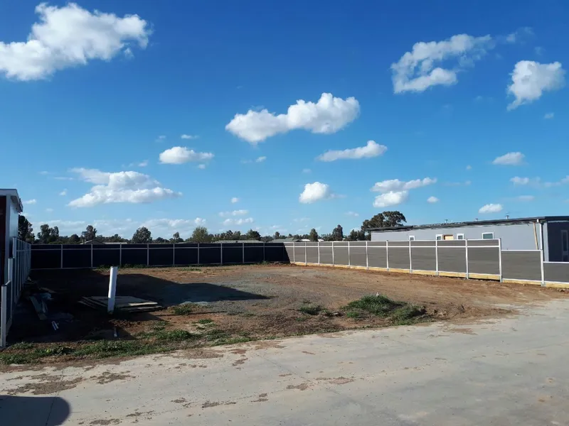 530 m2 fully fenced block in gated over 50's village with FREEHOLD TITLE.