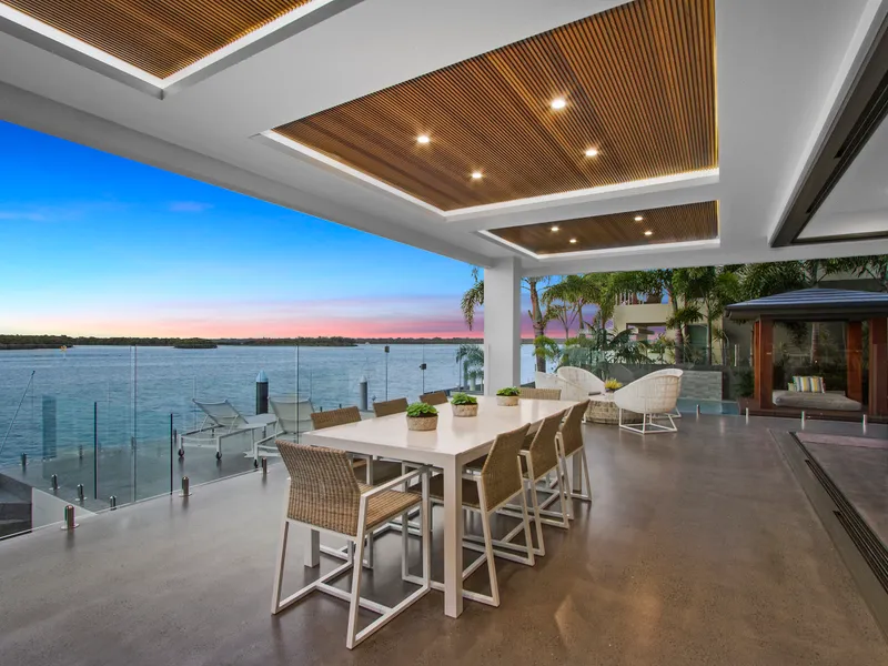 QUIRKY DESIGN, OUTSTANIDING VIEWS, PROTECTED MOORING