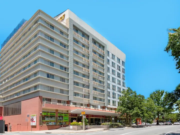 Location & Easy Living Please contact us on 1 September 2021 Unit 516