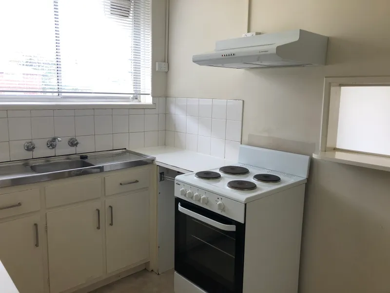 PRIME LOCATION - ONE BEDROOM APARTMENT AVAILABLE