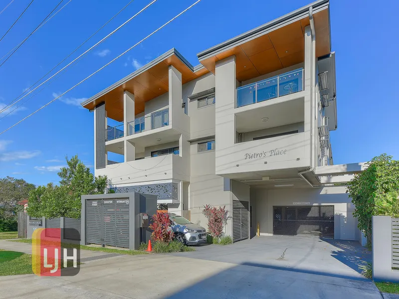AIR CONDITIONED TWO BEDROOM UNIT WITH TWO CAR ACCOM!