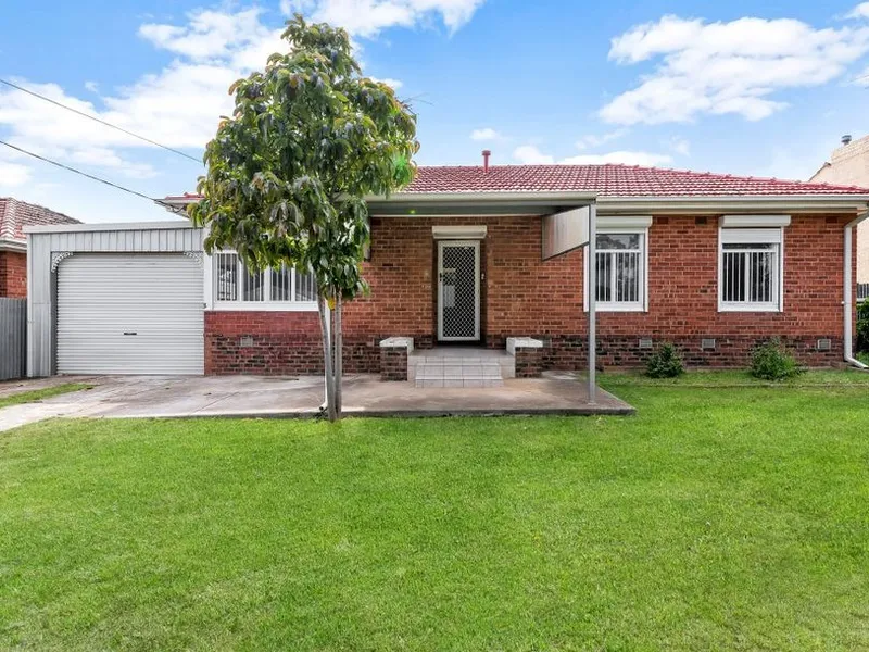 Spacious Family home with Granny Flat (Pets Negotiable)