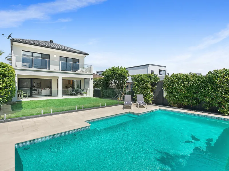 Tranquil home in a premier North Curl Curl address