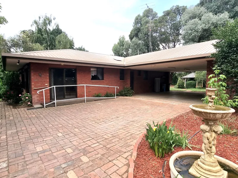 Family Home With Huge workshop on a just over 1 acre Block