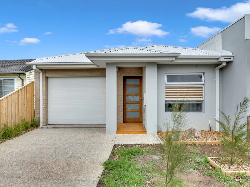 BRAND NEW 3 BEDROOM UNIT FOR RENT IN LAVERTON !!