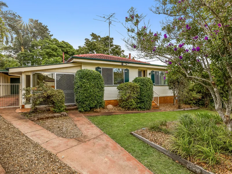 MASSIVE HOME IN A QUIET STREET