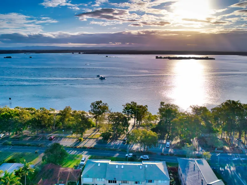 BEAUTIFUL WATERFRONT LOCATION!