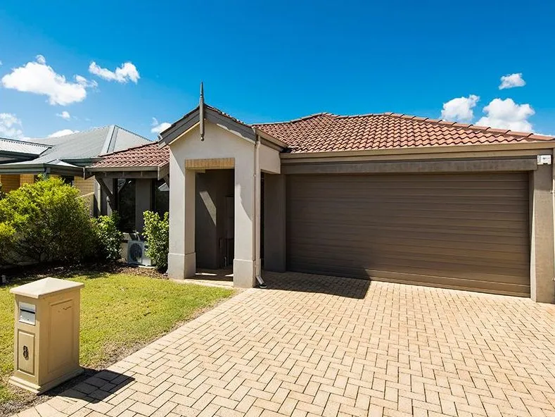 Lovely 3x2 near College and Schools
