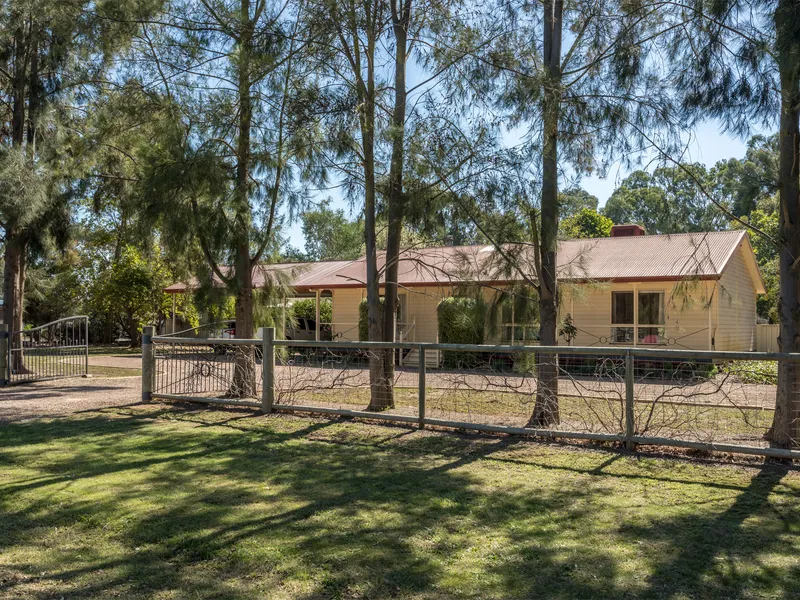 1 Acre, Big Shed, Immaculate Home
