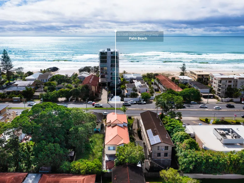 Large spacious duplex walking distance to the beach! 