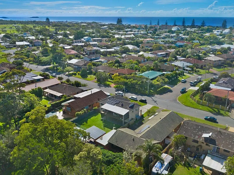 Your Sea Change Opportunity Is Here !! Only 7 Mins Walk to Kingscliff Beach, Walking and Cycling Tracks , In a Small Block of Two Units