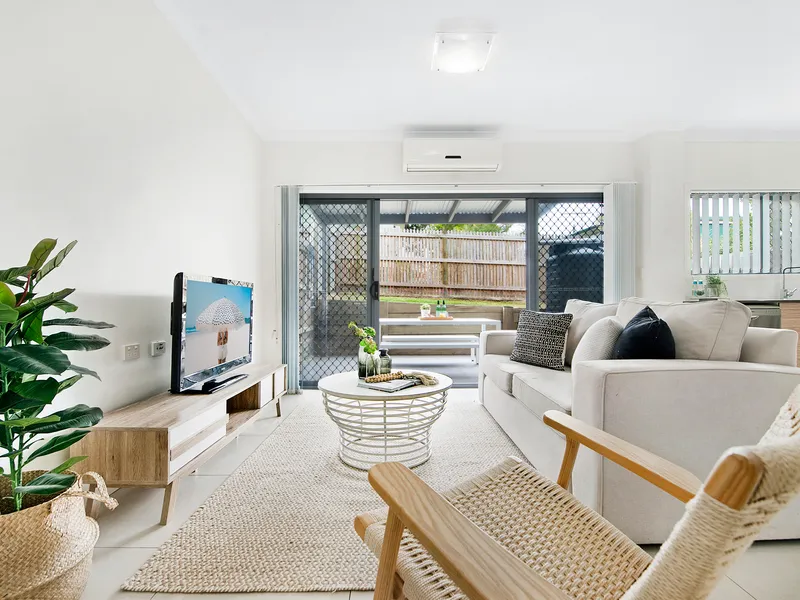 STYLISH TOWNHOUSE IN SMALL COMPLEX OF SIX