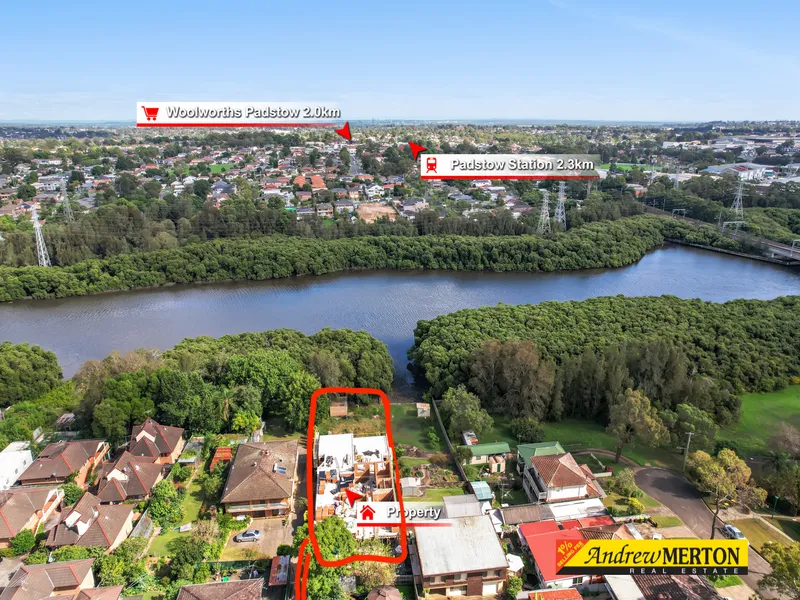 Waterfront three levels double bricks and concrete duplex 863 sqm building area on 1329 sqm land.