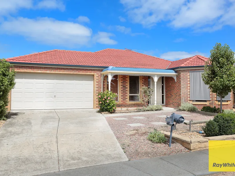 2 Minute Walk To Sanctuary Lakes Shopping centre