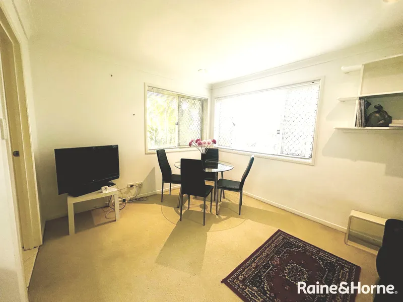 Fully furinished unit in prime location of Shailer Park