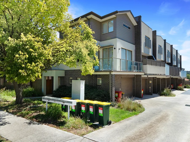 Modern three level townhouse in a convenient location