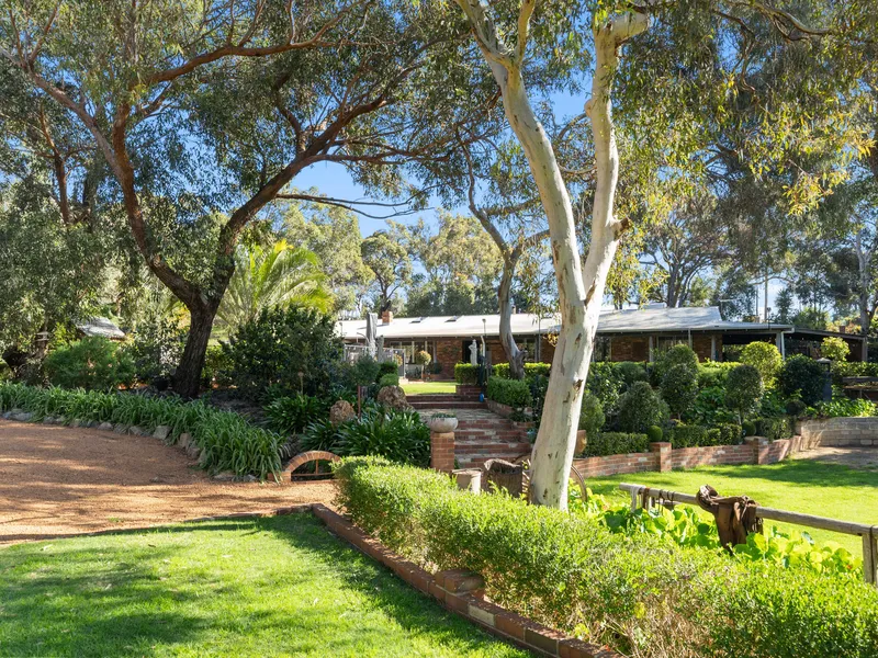 COUNTRY RESORT STYLE LIVING