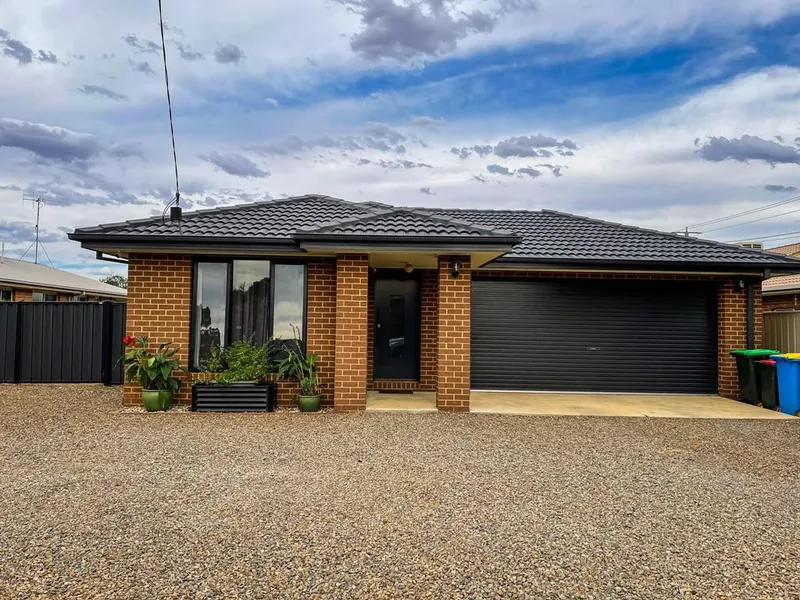 MODERN BRICK VENEER HOME