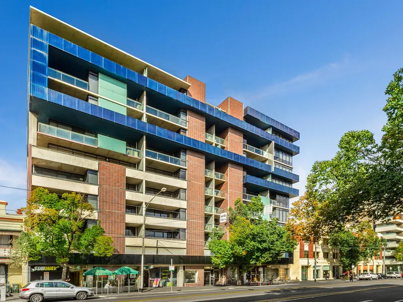 Stunning and Extra Spacious Fully Furnished 2 Bedroom Apartment