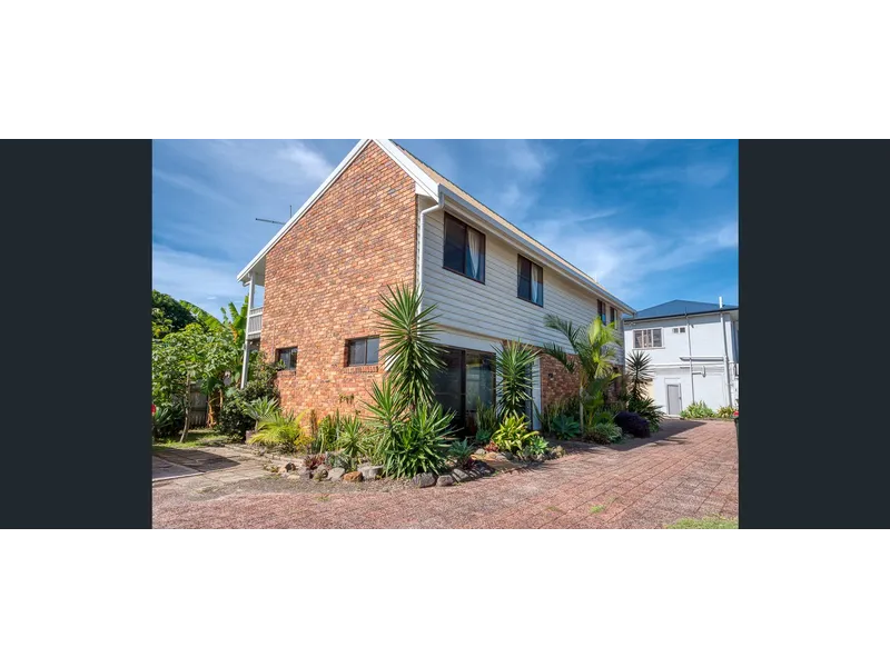 Large home located in the heart of Lennox Head