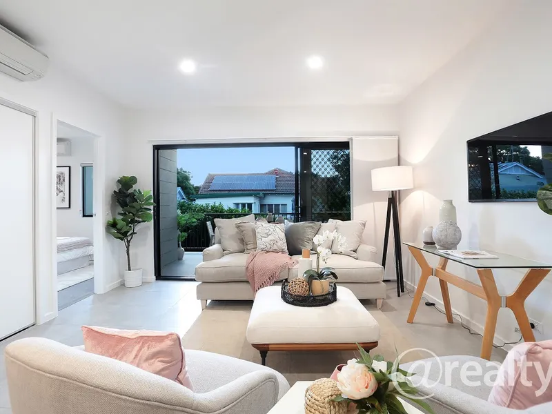 Private Apartment with Spacious Master Suite!
